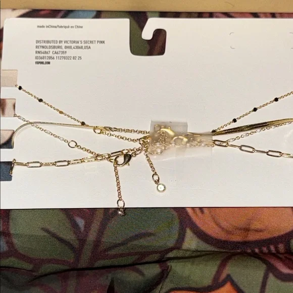 Victoria's Secret Gold Tone Layering Necklaces Set. 4 STUNNING chains! - Picture 4 of 8